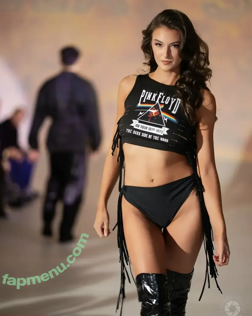 Rachel Michelle nude photo #5703 (Beautyandbrainswithatwist / rachellemichelle)