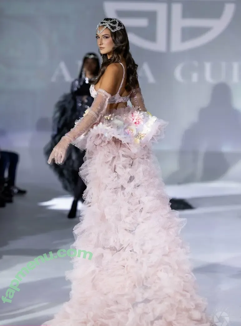 Rachel Michelle nude photo #5716 (Beautyandbrainswithatwist / rachellemichelle)