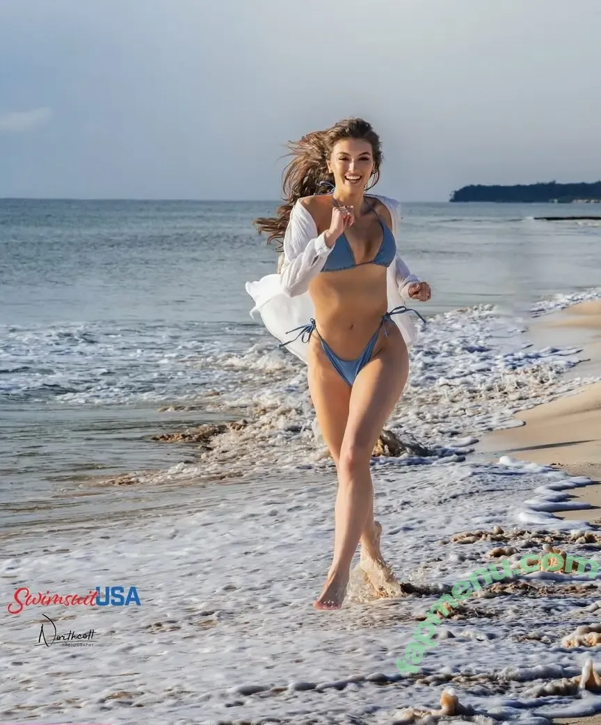 Rachel Michelle nude photo #5730 (Beautyandbrainswithatwist / rachellemichelle)