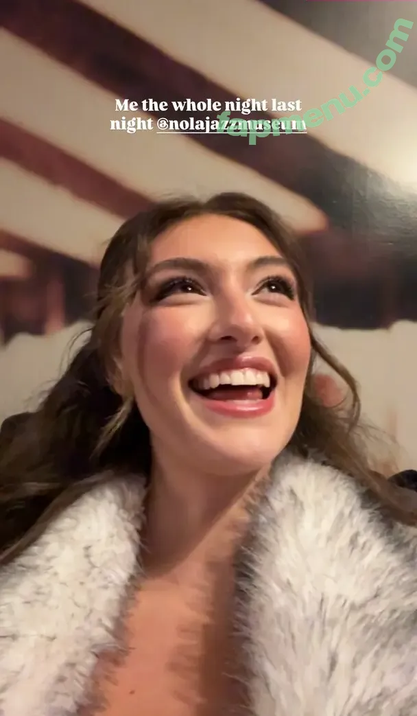 Rachel Michelle nude photo #5745 (Beautyandbrainswithatwist / rachellemichelle)