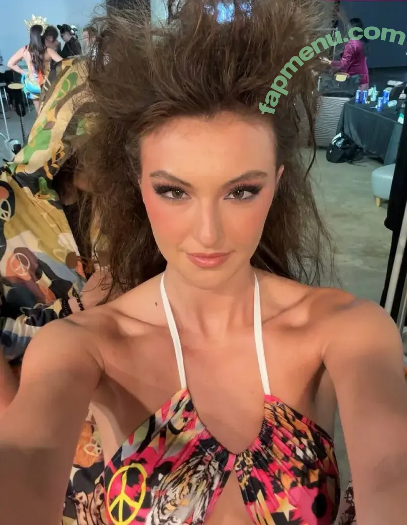 Rachel Michelle nude photo #5767 (Beautyandbrainswithatwist / rachellemichelle)