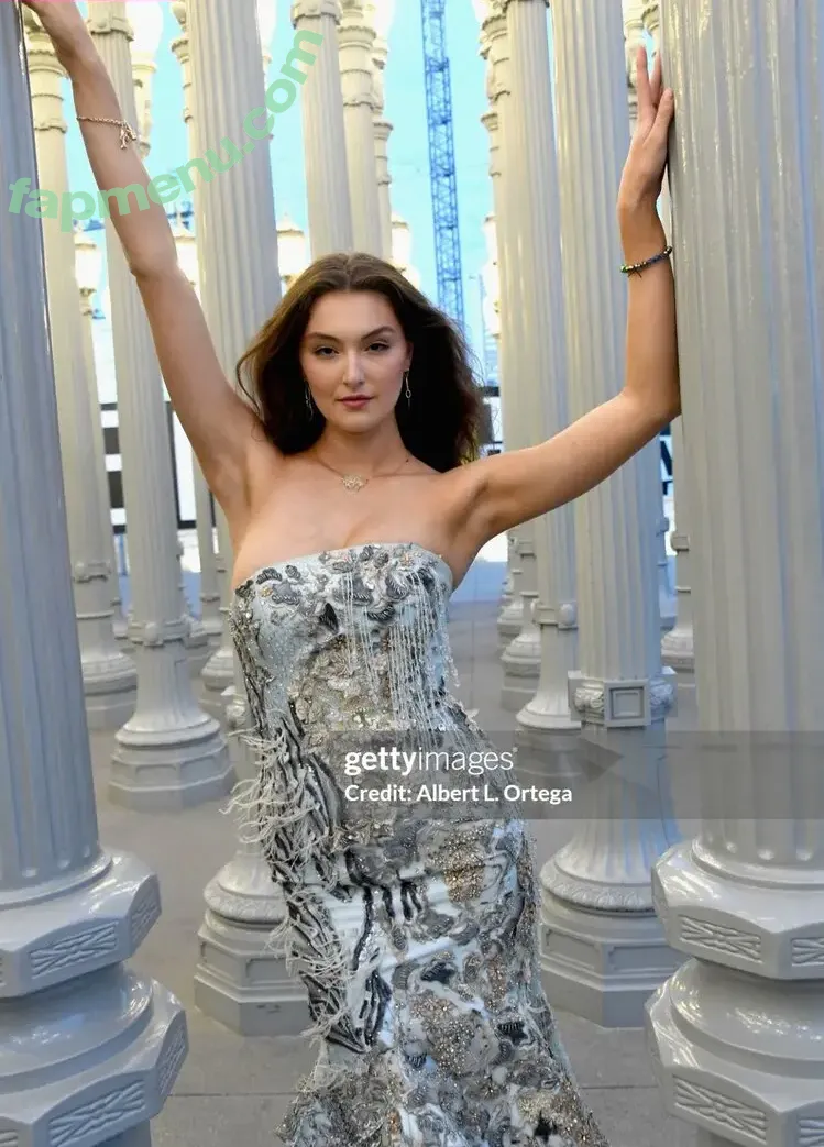 Rachel Michelle nude photo #5794 (Beautyandbrainswithatwist / rachellemichelle)