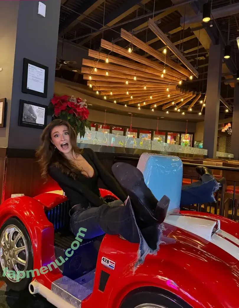 Rachel Michelle nude photo #5822 (Beautyandbrainswithatwist / rachellemichelle)