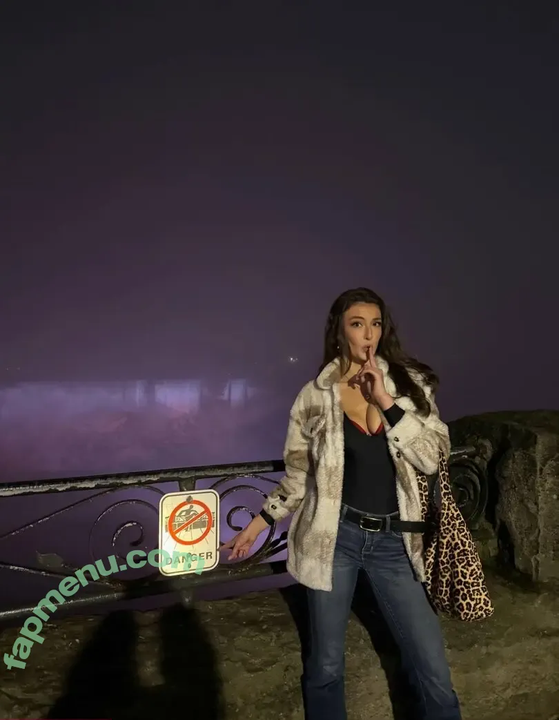 Rachel Michelle nude photo #5823 (Beautyandbrainswithatwist / rachellemichelle)