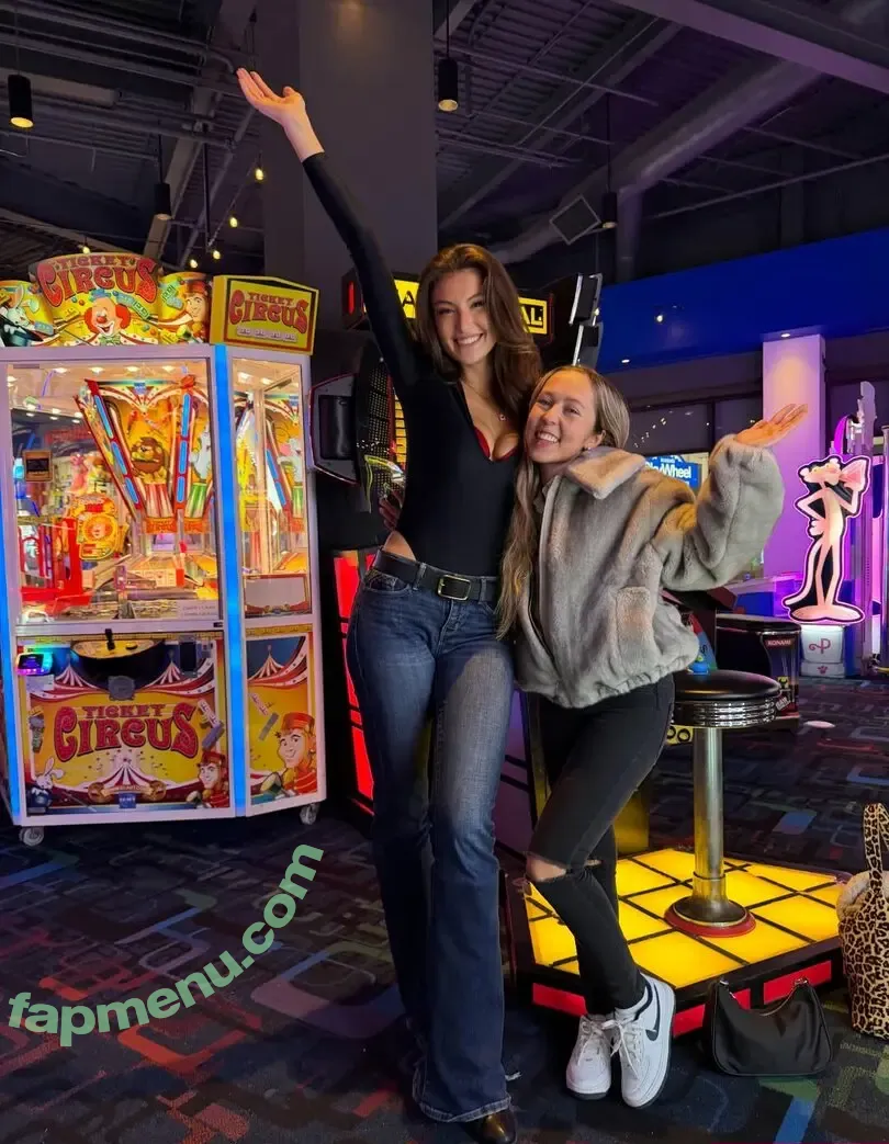 Rachel Michelle nude photo #5824 (Beautyandbrainswithatwist / rachellemichelle)