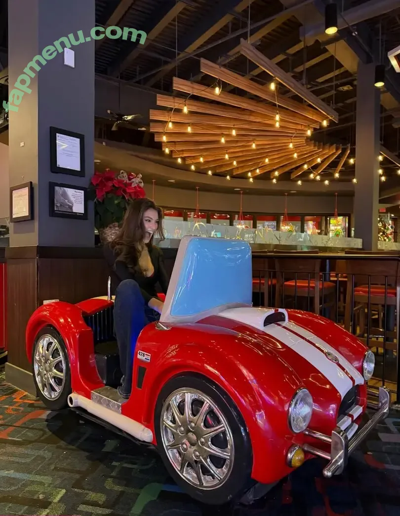 Rachel Michelle nude photo #5825 (Beautyandbrainswithatwist / rachellemichelle)