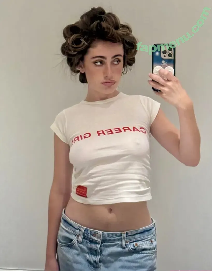 Rachel Sennott nude photo #0149 (sennottfiles / treaclychild)