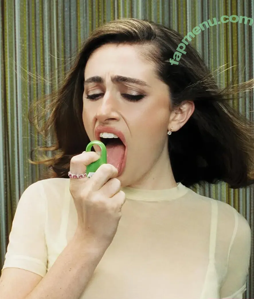 Rachel Sennott nude photo #0153 (sennottfiles / treaclychild)