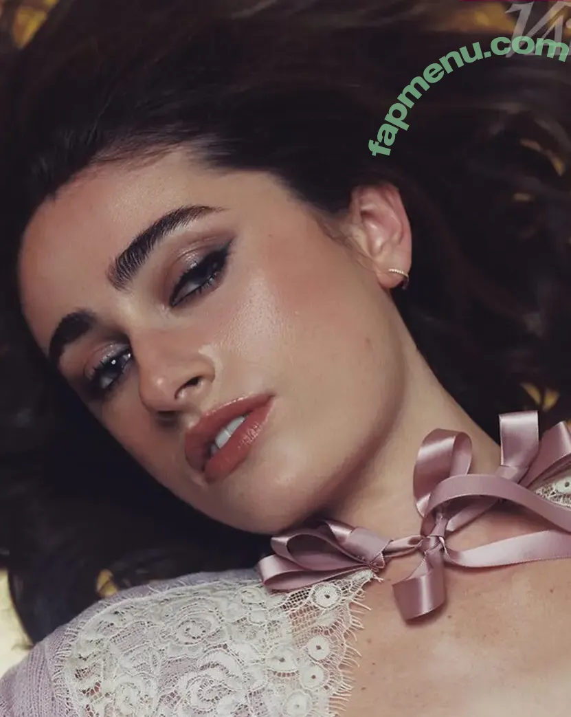 Rachel Sennott nude photo #0159 (sennottfiles / treaclychild)