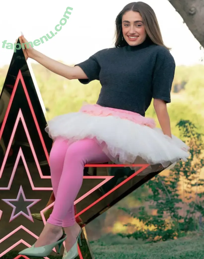 Rachel Sennott nude photo #0191 (sennottfiles / treaclychild)