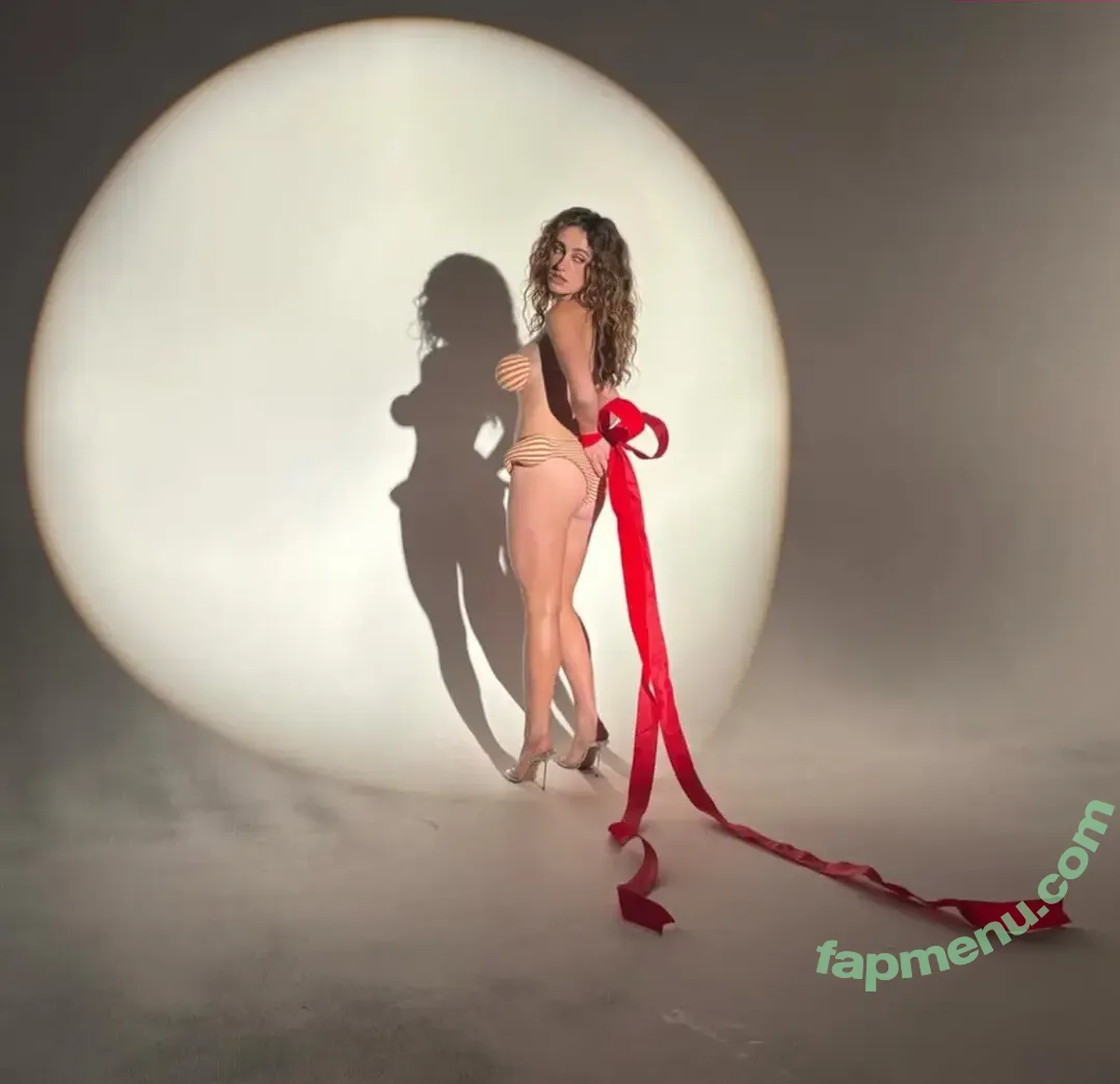 Rachel Sennott nude photo #0202 (sennottfiles / treaclychild)