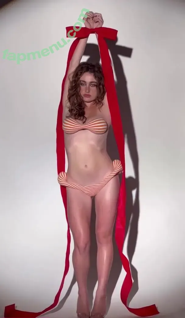 Rachel Sennott nude photo #0204 (sennottfiles / treaclychild)