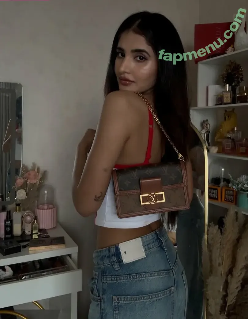 Rachel Sharma nude photo #0051 (sharma_rachel_)