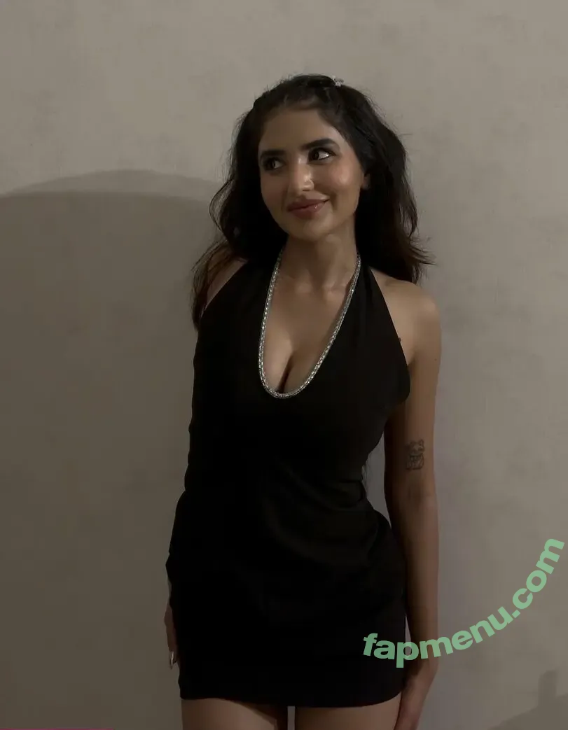 Rachel Sharma nude photo #0053 (sharma_rachel_)