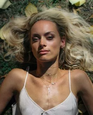 Rachel Skarsten / rachieskarsten nude photo #0007