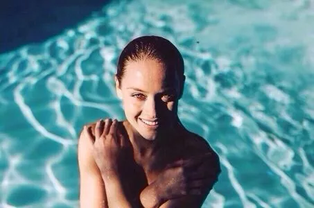 Rachel Skarsten / rachieskarsten nude photo #0014