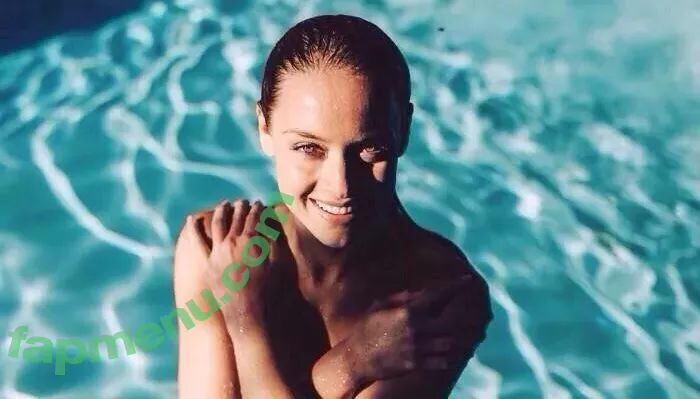 Rachel Skarsten nude photo #0014 (rachieskarsten)