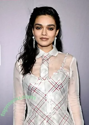 Rachel Zegler / rachelzegler / rachmariexoxo / tommy.dorfman nude photo #2335