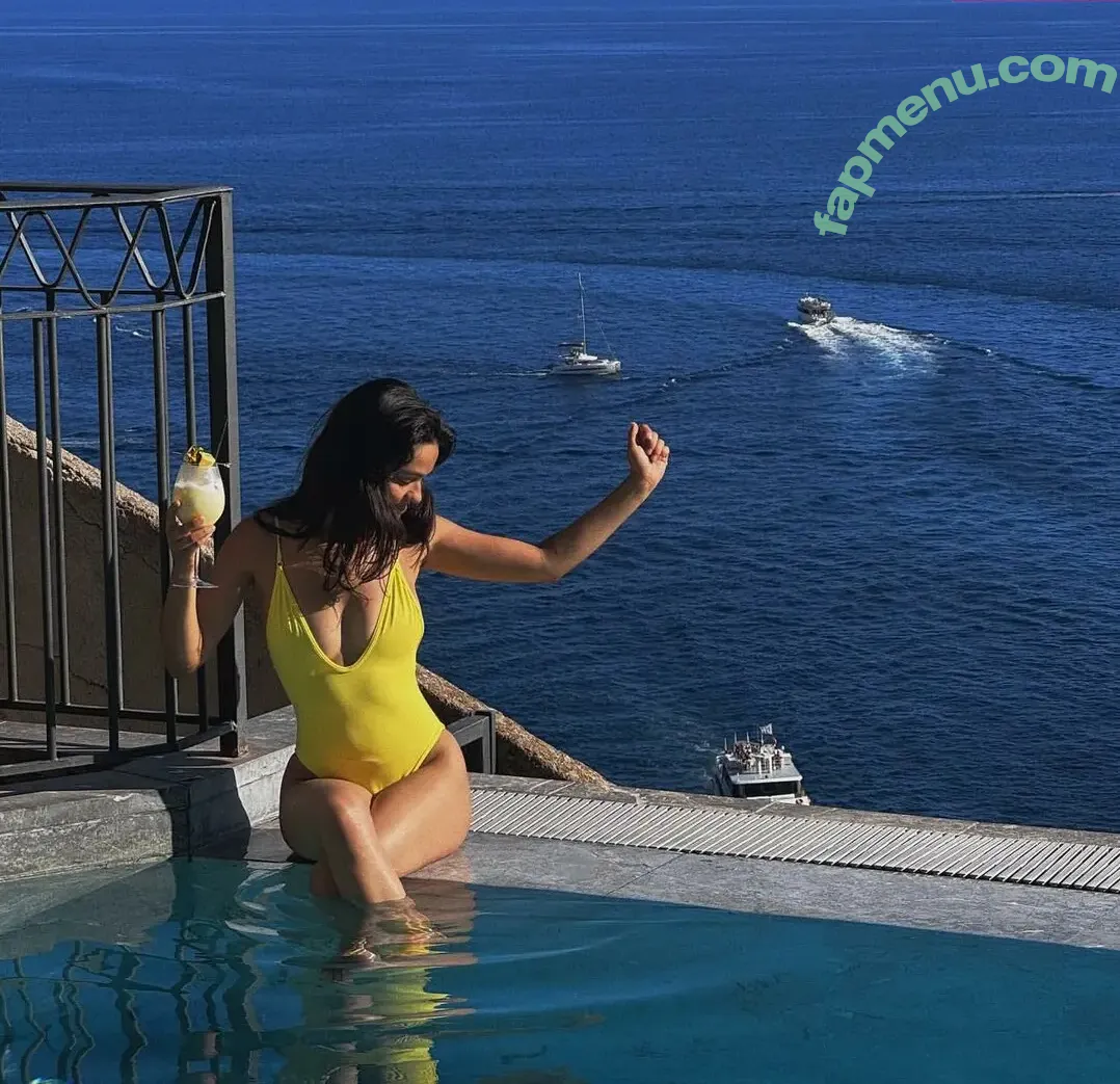 Rachel Zegler nude photo #2152 (rachelzegler / rachmariexoxo)