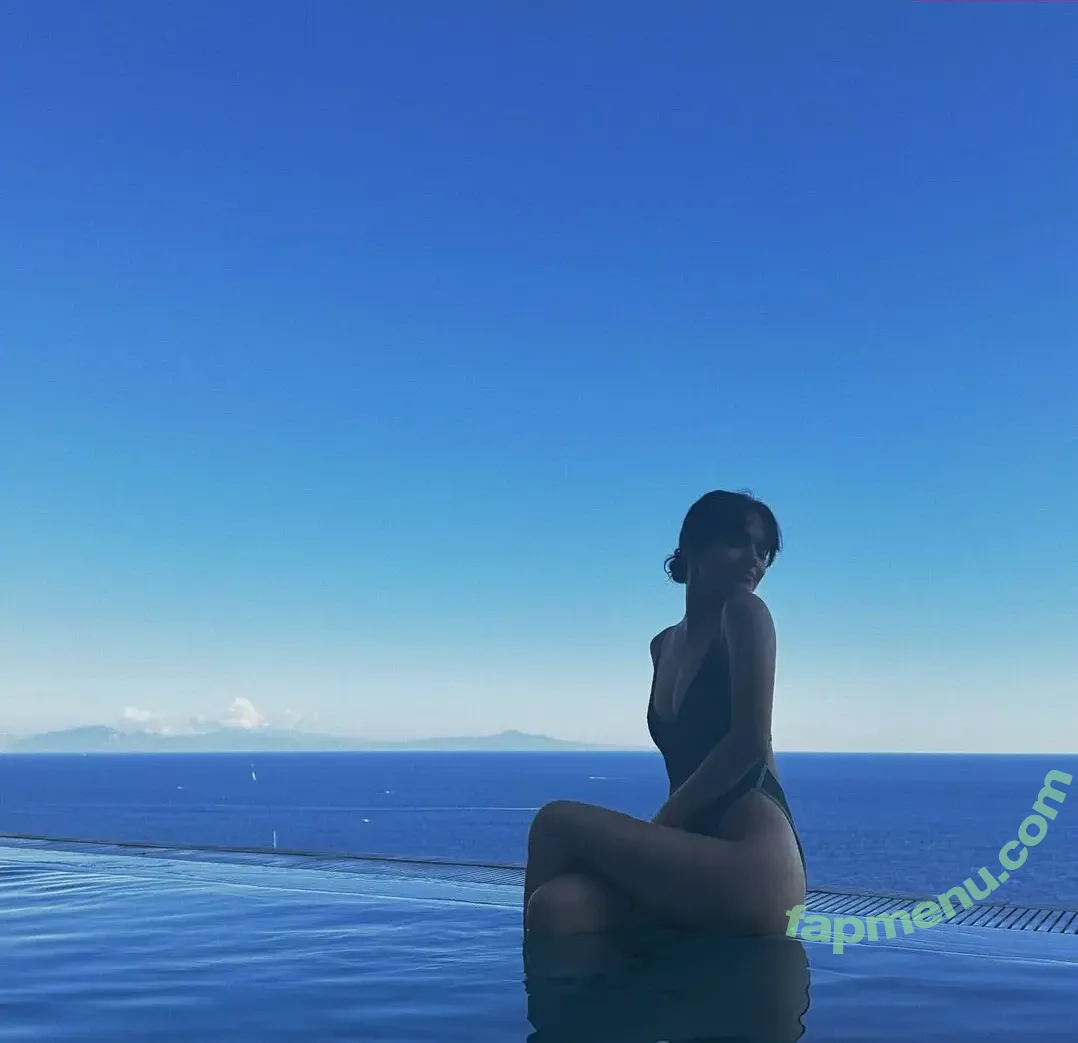 Rachel Zegler nude photo #2156 (rachelzegler / rachmariexoxo)