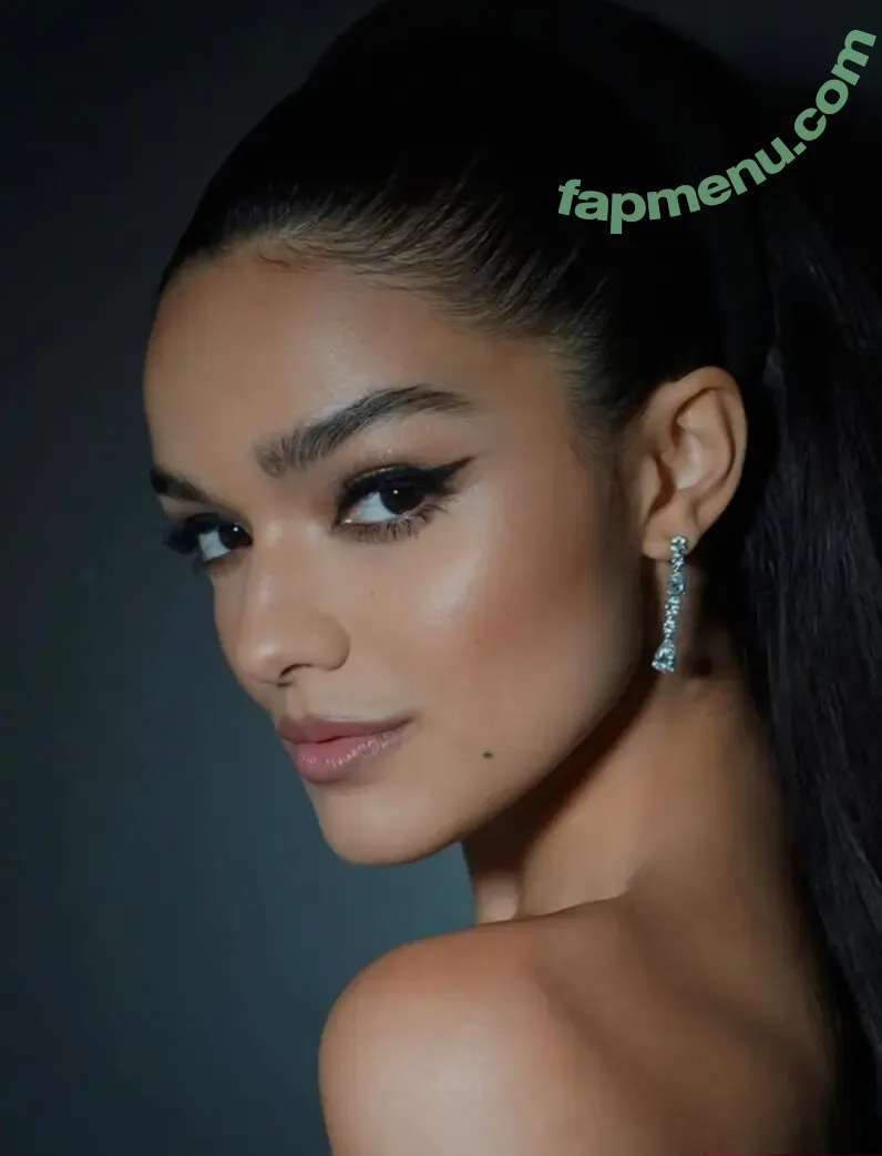 Rachel Zegler nude photo #2321 (rachelzegler / rachmariexoxo)