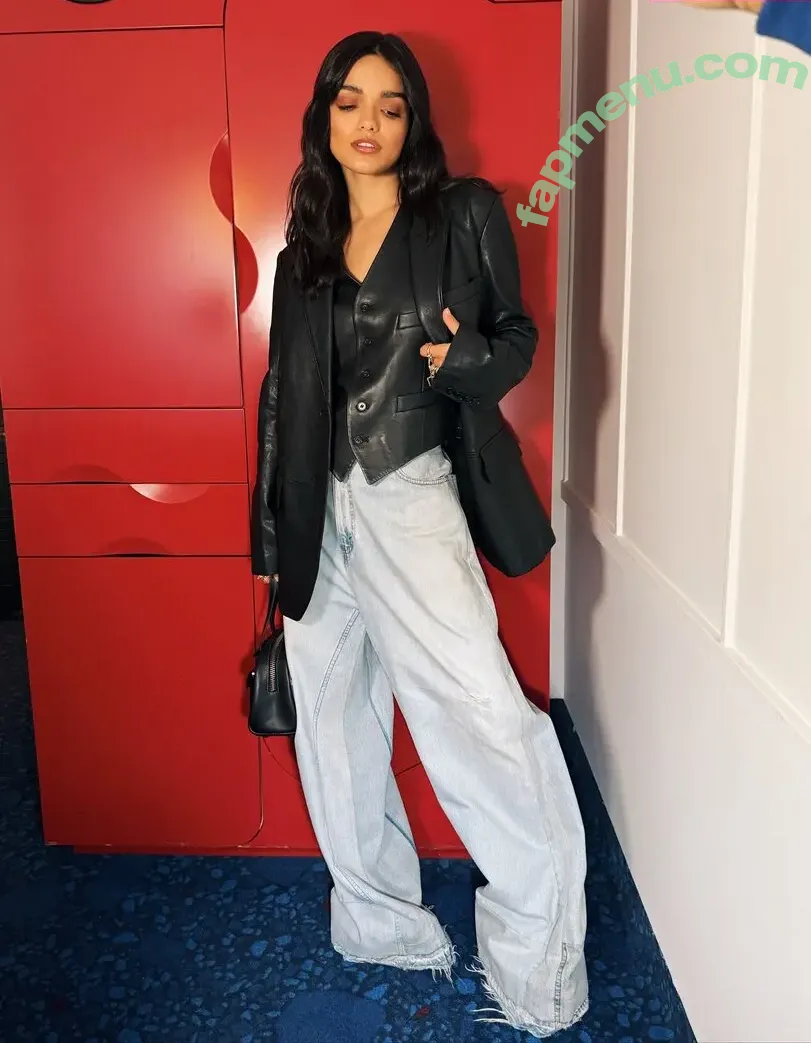 Rachel Zegler nude photo #2326 (rachelzegler / rachmariexoxo)