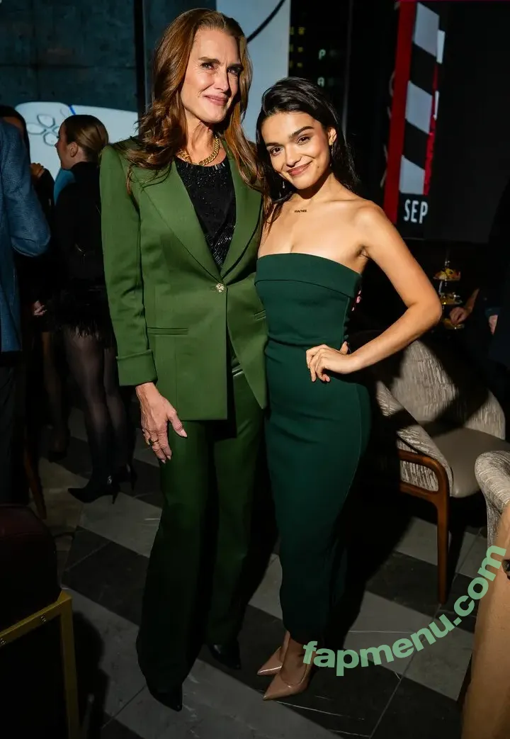 Rachel Zegler nude photo #2400 (rachelzegler / rachmariexoxo)