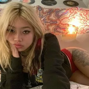 Radvxz / Beabadoobee nude photo #0006