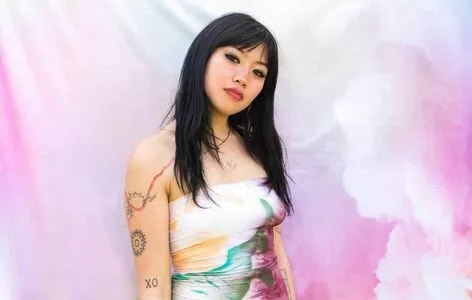 Radvxz / Beabadoobee nude photo #0018