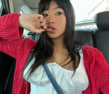 Radvxz / Beabadoobee nude photo #0120