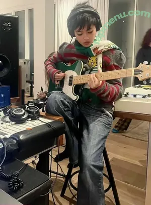 Radvxz / Beabadoobee nude photo #0609