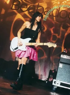 Radvxz / Beabadoobee nude photo #0614