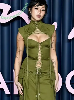 Radvxz / Beabadoobee nude photo #0635