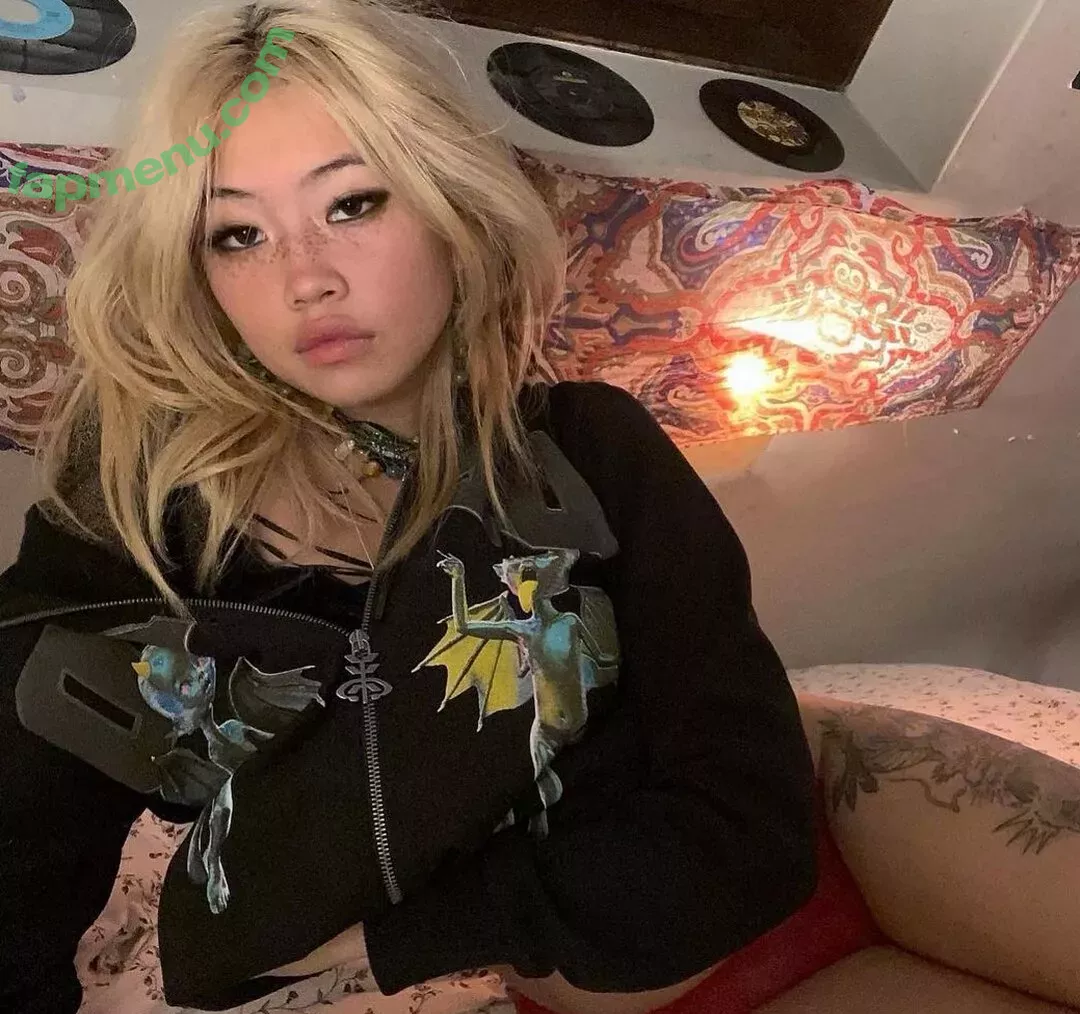 Radvxz nude photo #0004 (Beabadoobee)
