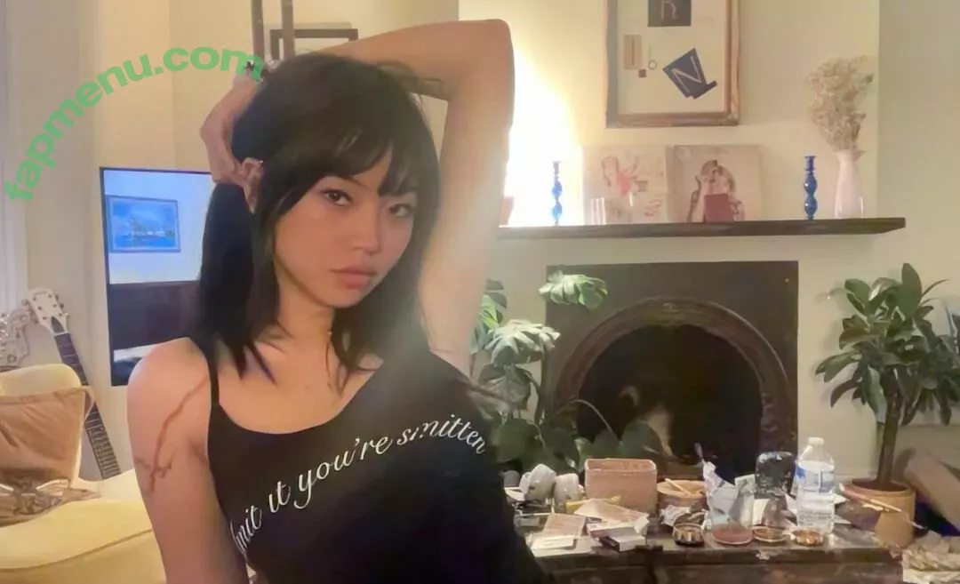 Radvxz nude photo #0021 (Beabadoobee)