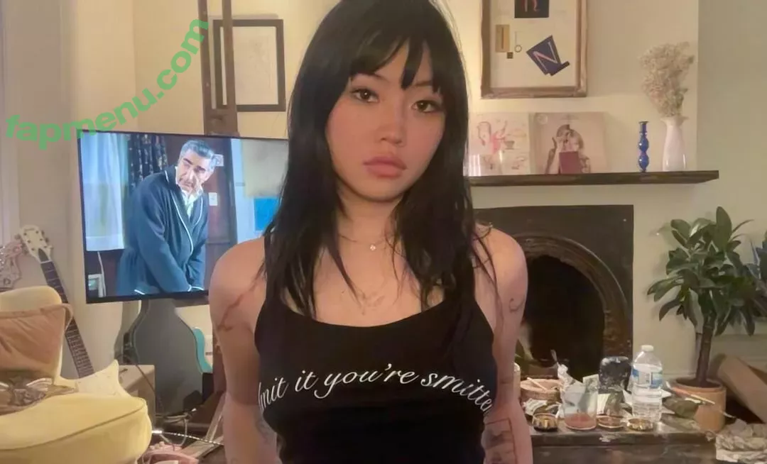 Radvxz nude photo #0022 (Beabadoobee)