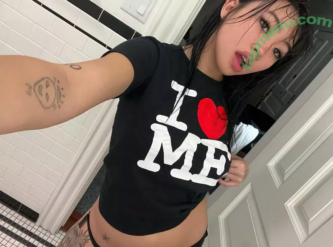 Radvxz nude photo #0028 (Beabadoobee)
