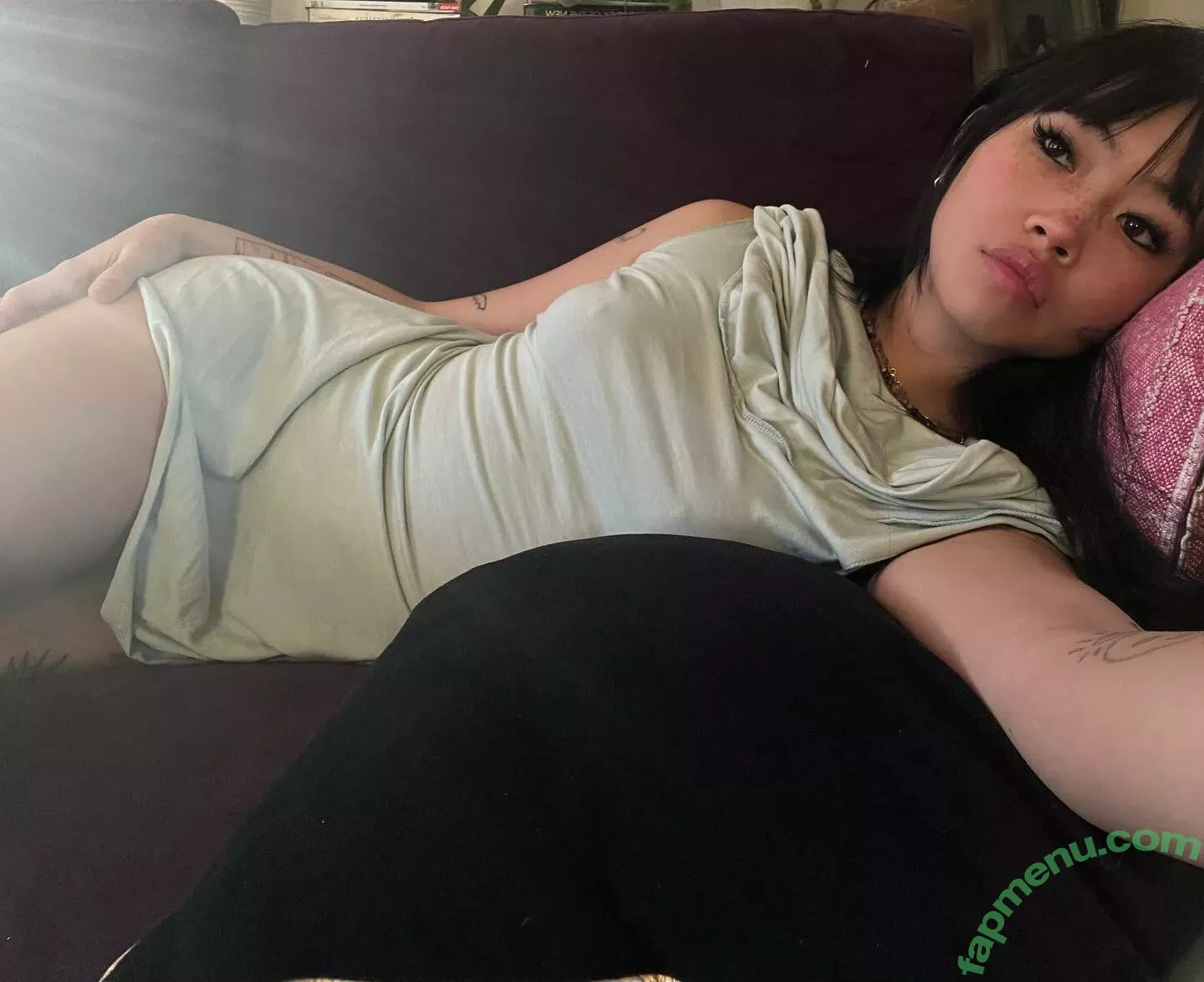 Radvxz nude photo #0033 (Beabadoobee)