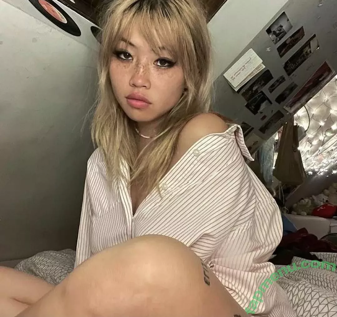 Radvxz nude photo #0042 (Beabadoobee)