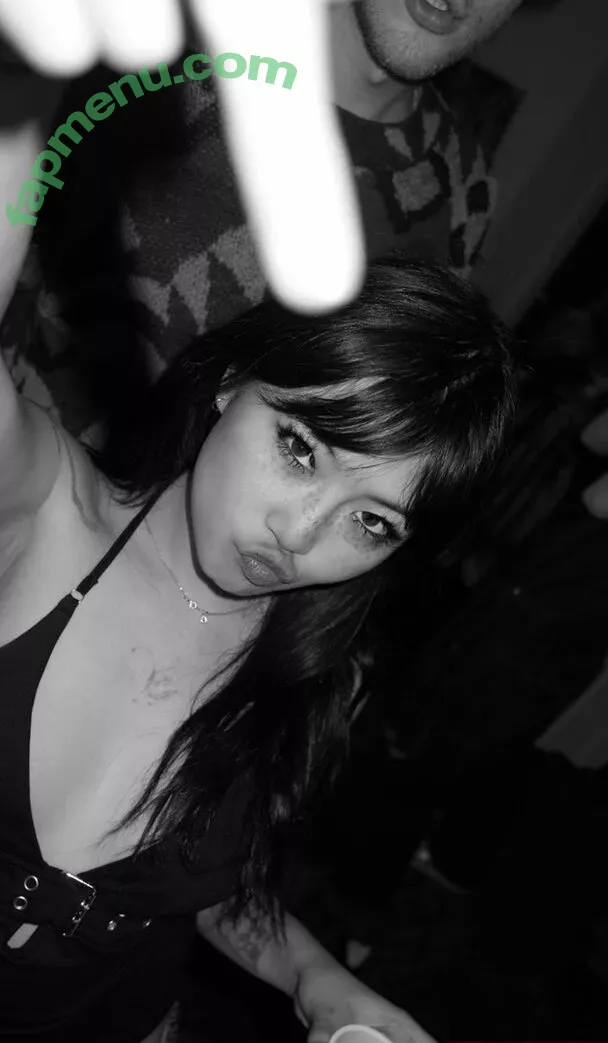 Radvxz nude photo #0044 (Beabadoobee)
