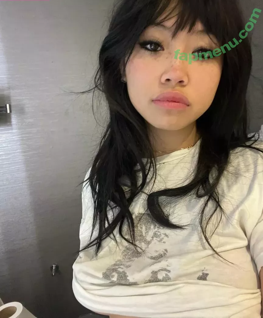 Radvxz nude photo #0052 (Beabadoobee)
