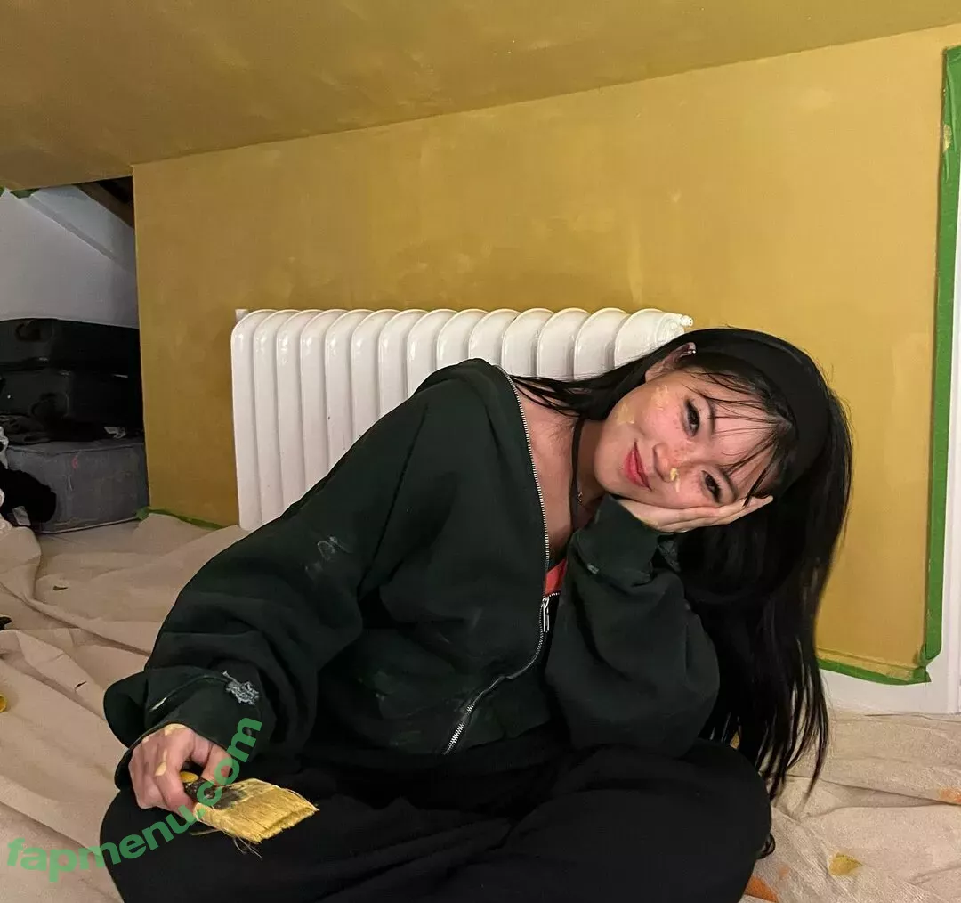 Radvxz nude photo #0083 (Beabadoobee)