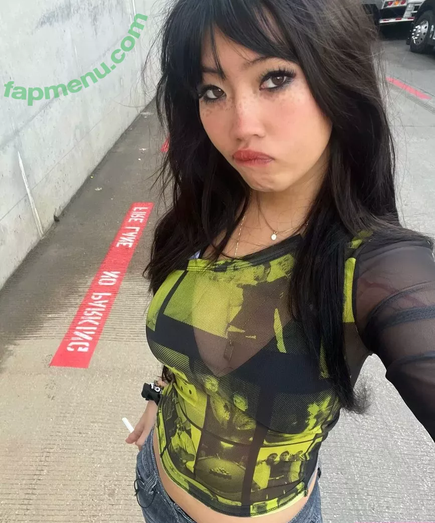 Radvxz nude photo #0111 (Beabadoobee)