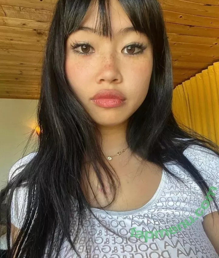 Radvxz nude photo #0115 (Beabadoobee)