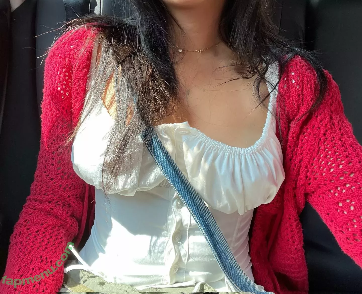 Radvxz nude photo #0119 (Beabadoobee)