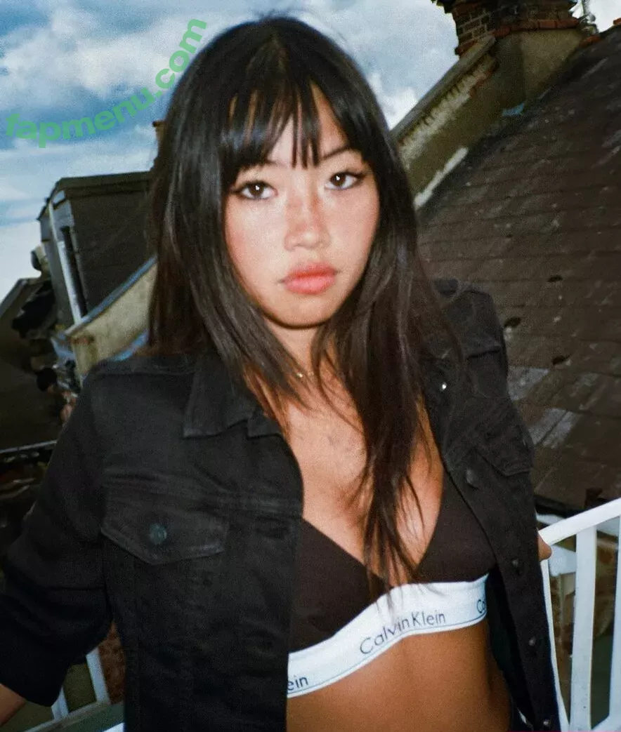 Radvxz nude photo #0135 (Beabadoobee)