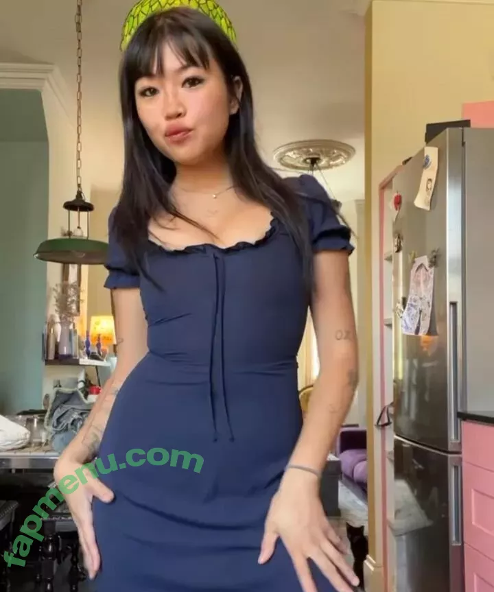 Radvxz nude photo #0140 (Beabadoobee)