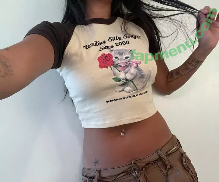 Radvxz nude photo #0153 (Beabadoobee)