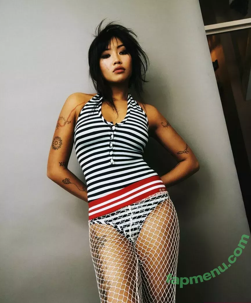 Radvxz nude photo #0210 (Beabadoobee)