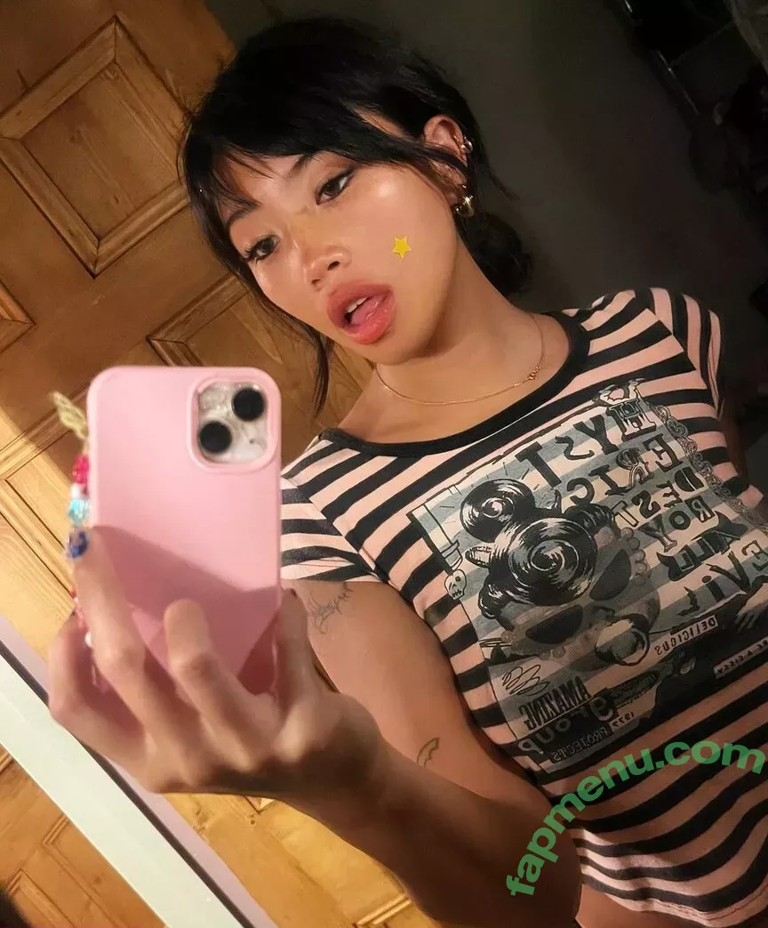Radvxz nude photo #0375 (Beabadoobee)